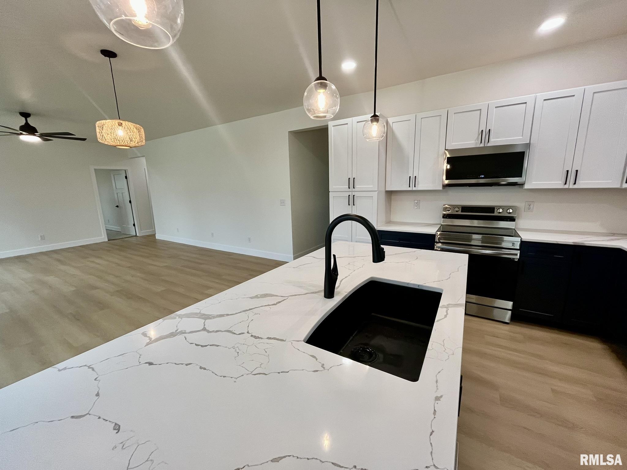 211 West Prairie Street Camp Point, IL 62320 - Photo 4 of 29