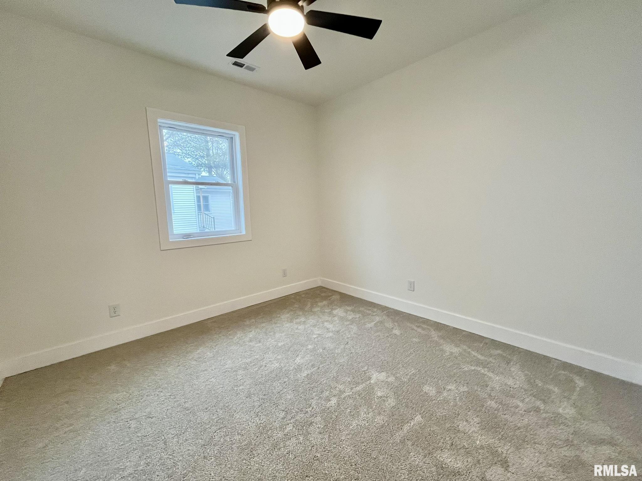 211 West Prairie Street Camp Point, IL 62320 - Photo 9 of 29