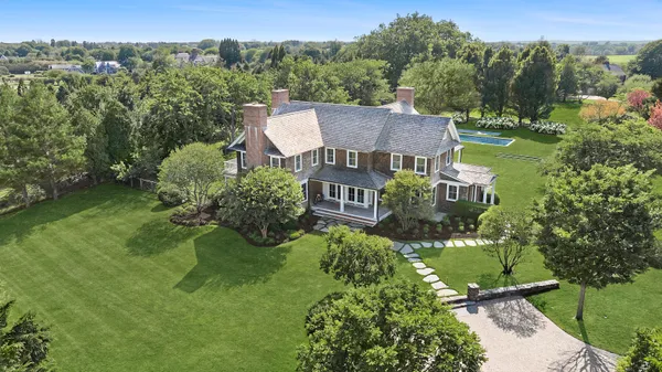 $15,250,000 | 53 Matthews Lane, Bridgehampton, NY 11932