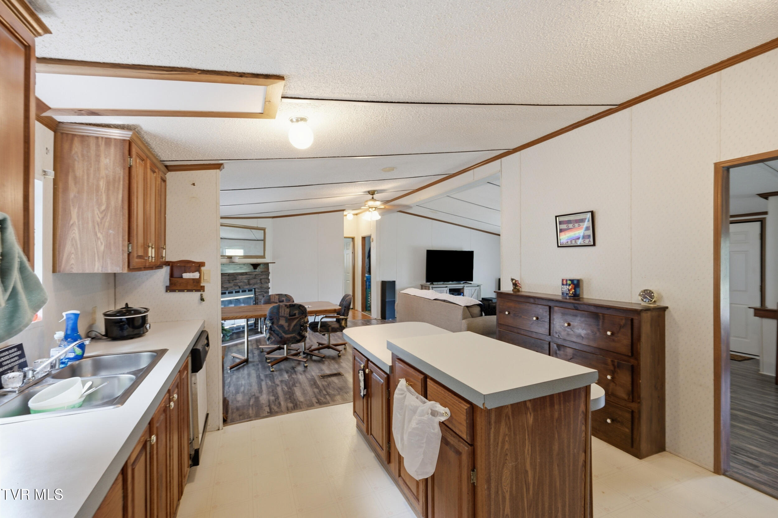 12018 Dettor Road Bristol, VA 24202 - Photo 16 of 26 dsc_0907_with_tv