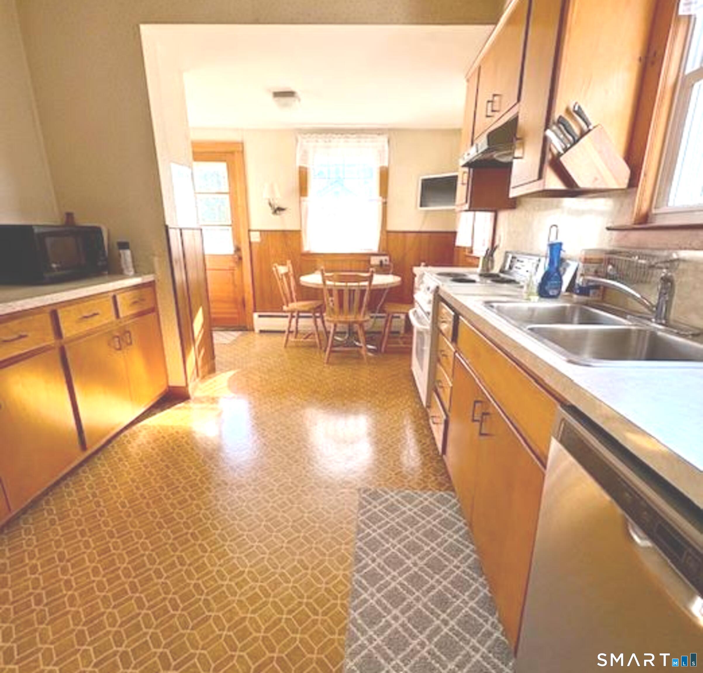 33 Wilford Road Branford, CT 06405 - Photo 6 of 17
