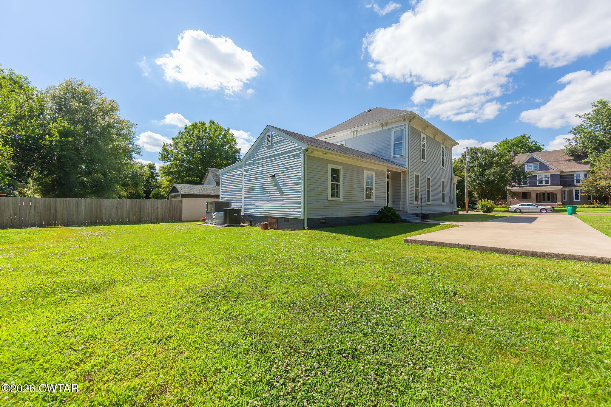 554 East Main Street Jackson, TN 38301 - Photo 40 of 60 a front view of a house with a garden and yard