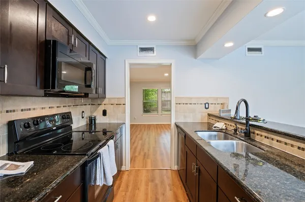 $1,950 | 3 Dorado Drive, Friendswood, TX 77546