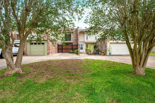 $1,950 | 3 Dorado Drive, Friendswood, TX 77546