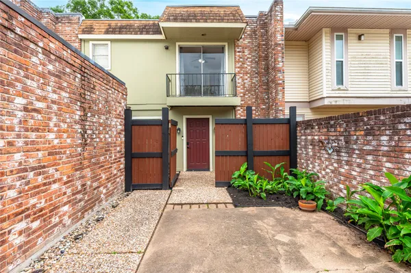 $1,950 | 3 Dorado Drive, Friendswood, TX 77546