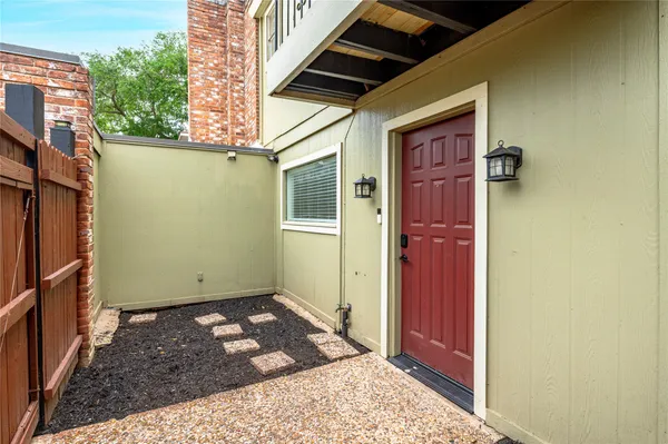 $1,950 | 3 Dorado Drive, Friendswood, TX 77546