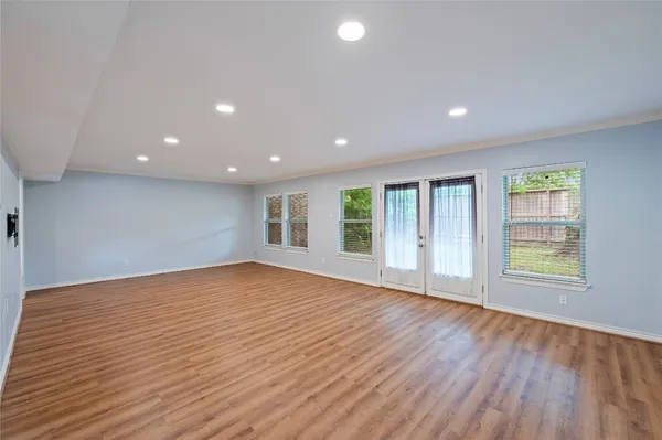 $1,950 | 3 Dorado Drive, Friendswood, TX 77546