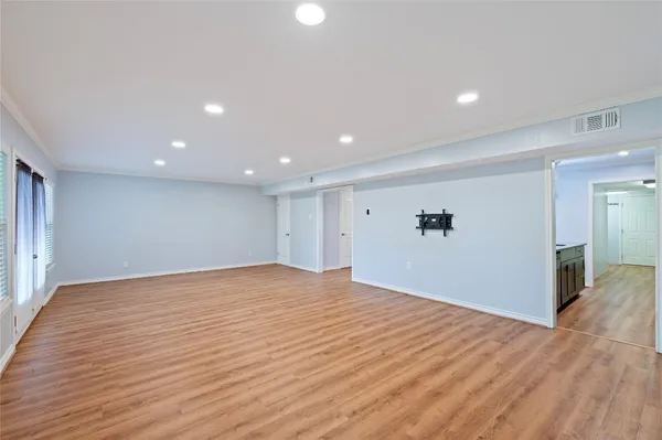 $1,950 | 3 Dorado Drive, Friendswood, TX 77546