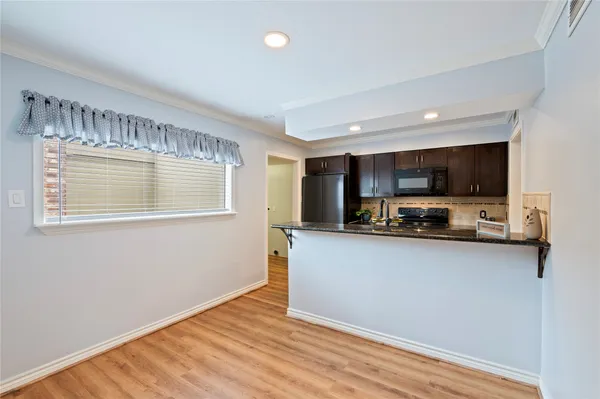 $1,950 | 3 Dorado Drive, Friendswood, TX 77546