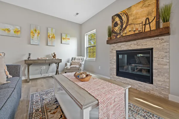 $2,294 | 1824 Horseshoe Lane, Unit 4233, Slinger, WI 53086