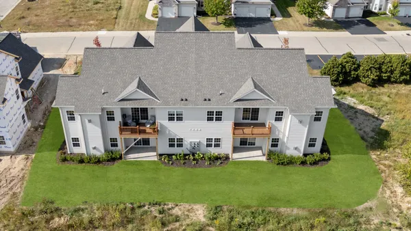 $2,294 | 1824 Horseshoe Lane, Unit 4233, Slinger, WI 53086