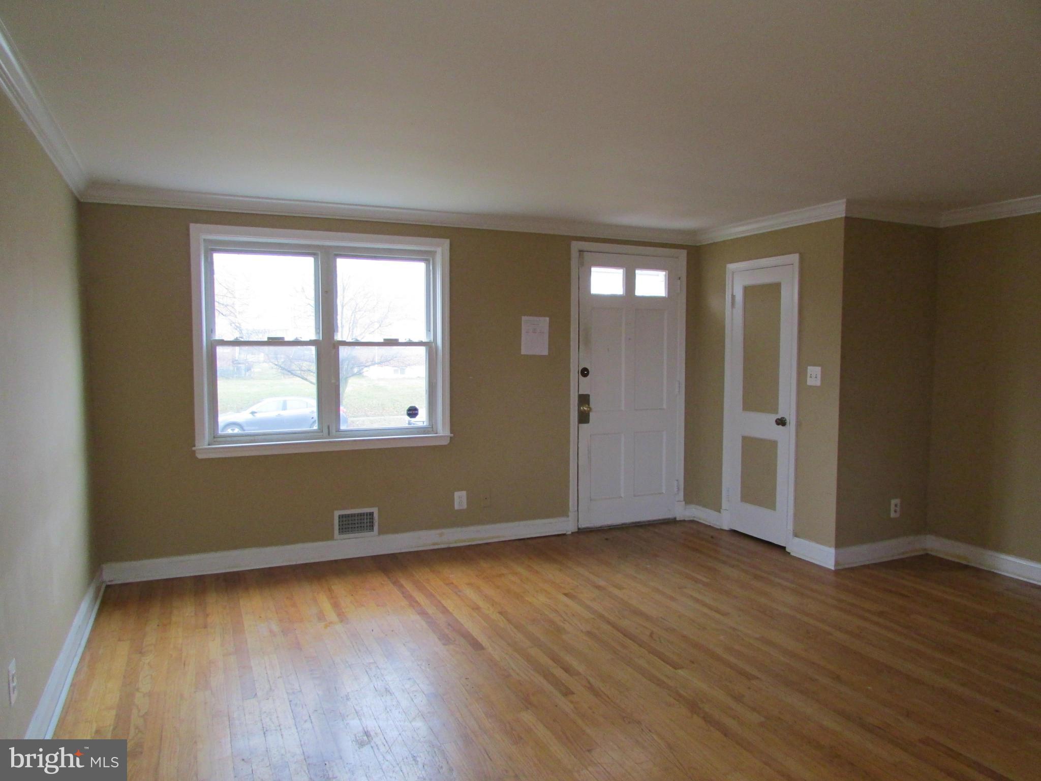 1215 Deanwood Road Baltimore, MD 21234 - Photo 3 of 15 Living Room