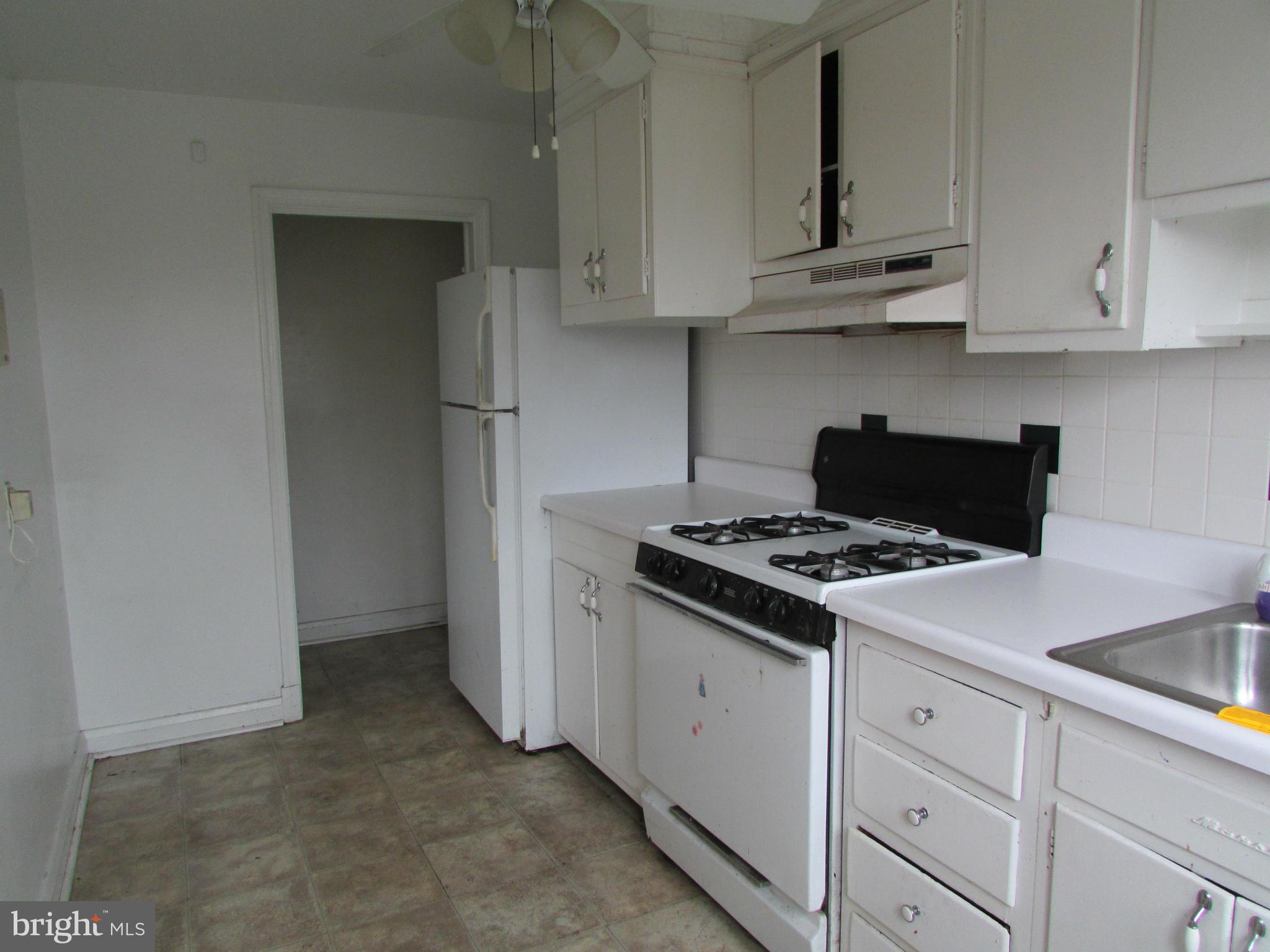 1215 Deanwood Road Baltimore, MD 21234 - Photo 6 of 15 Kitchen