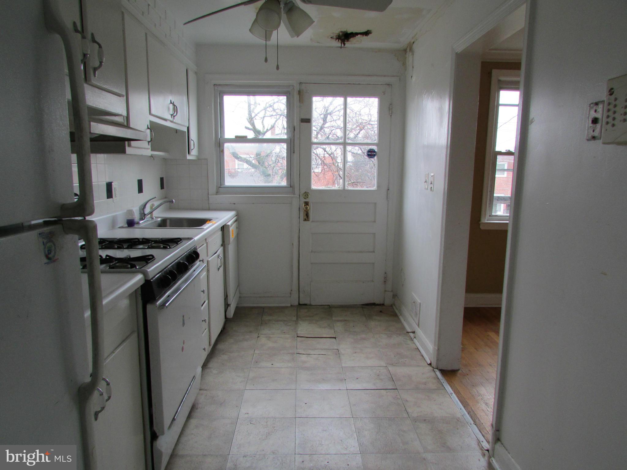 1215 Deanwood Road Baltimore, MD 21234 - Photo 7 of 15 Kitchen