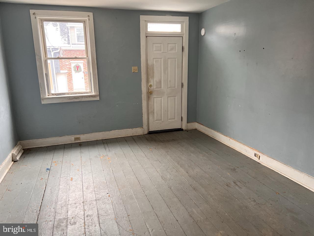 549 Manor Street Lancaster, PA 17603 - Photo 6 of 29 Front Entrance and Living Room