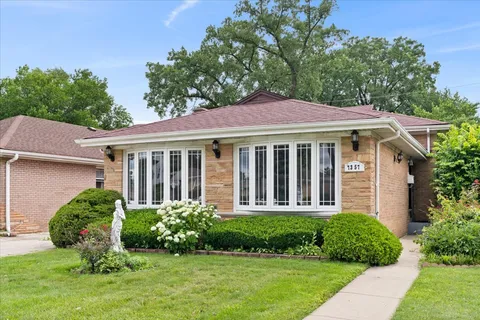 $525,000 | 7357 North Crawford Avenue, Lincolnwood, IL 60712
