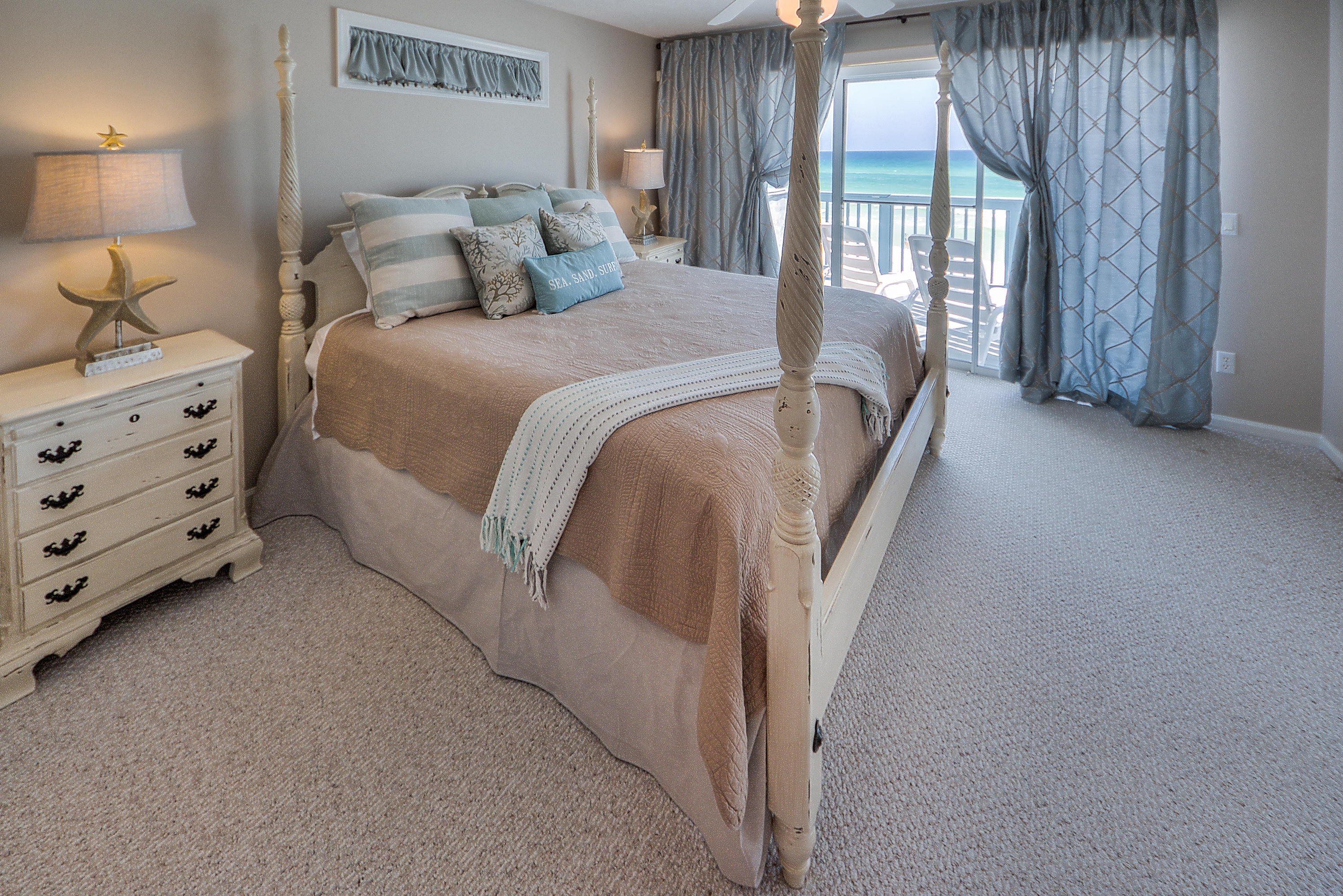 75 Fort Panic Road Santa Rosa Beach, FL 32459 - Photo 11 of 24 a bed room with a bed and a lamp