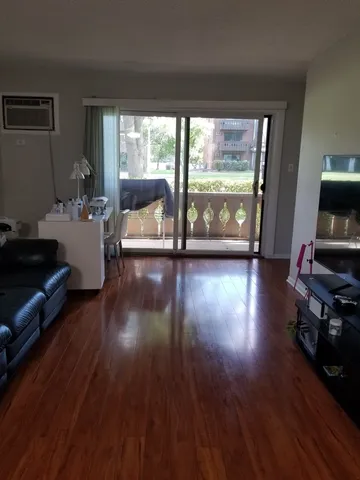 $1,700 | 11 Parkside Court, Unit 6, Vernon Hills, IL 60061