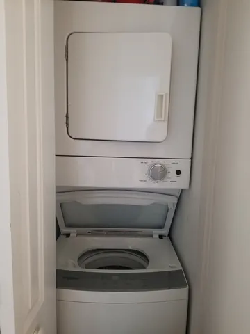 $1,700 | 11 Parkside Court, Unit 6, Vernon Hills, IL 60061