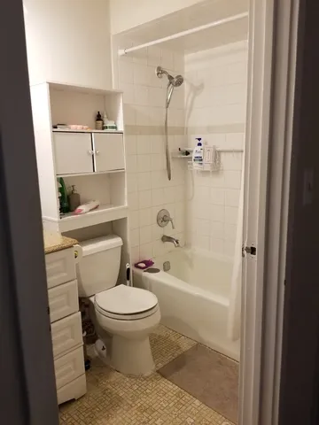 $1,700 | 11 Parkside Court, Unit 6, Vernon Hills, IL 60061