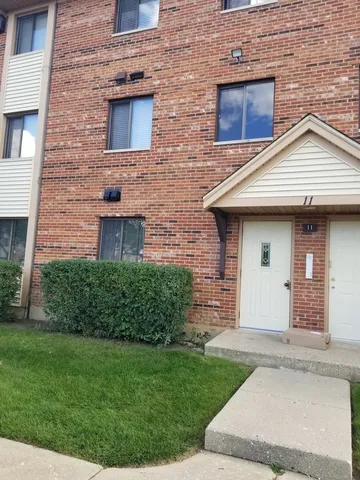 $1,700 | 11 Parkside Court, Unit 6, Vernon Hills, IL 60061