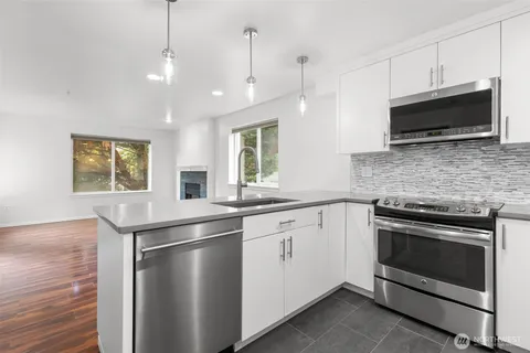 $499,950 | 232 Belmont Avenue East, Unit 201, Seattle, WA 98102