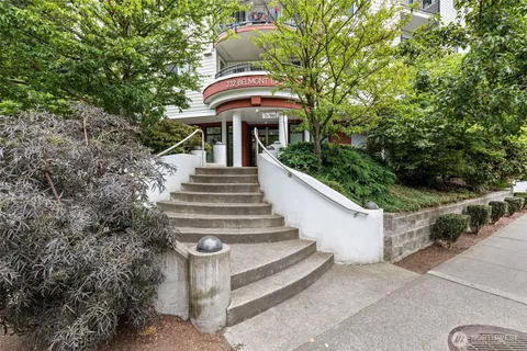 $499,950 | 232 Belmont Avenue East, Unit 201, Seattle, WA 98102