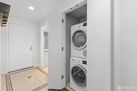 $499,950 | 232 Belmont Avenue East, Unit 201, Seattle, WA 98102