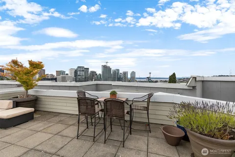 $499,950 | 232 Belmont Avenue East, Unit 201, Seattle, WA 98102