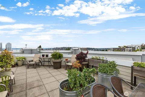 $499,950 | 232 Belmont Avenue East, Unit 201, Seattle, WA 98102