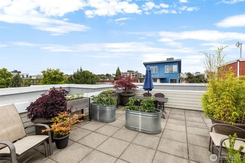 $499,950 | 232 Belmont Avenue East, Unit 201, Seattle, WA 98102