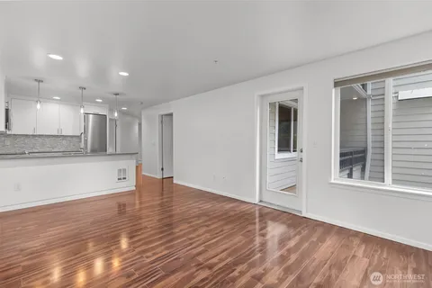 $499,950 | 232 Belmont Avenue East, Unit 201, Seattle, WA 98102
