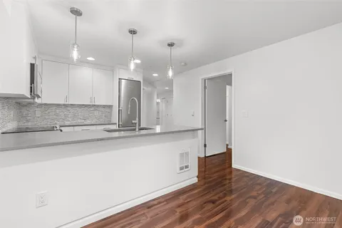 $499,950 | 232 Belmont Avenue East, Unit 201, Seattle, WA 98102
