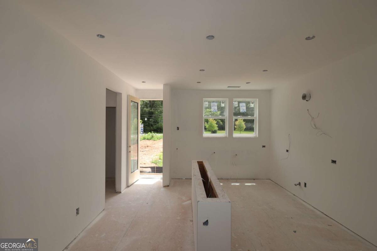 646 Memphis Drive Decatur, GA 30079 - Photo 8 of 11 Gallery Image 8