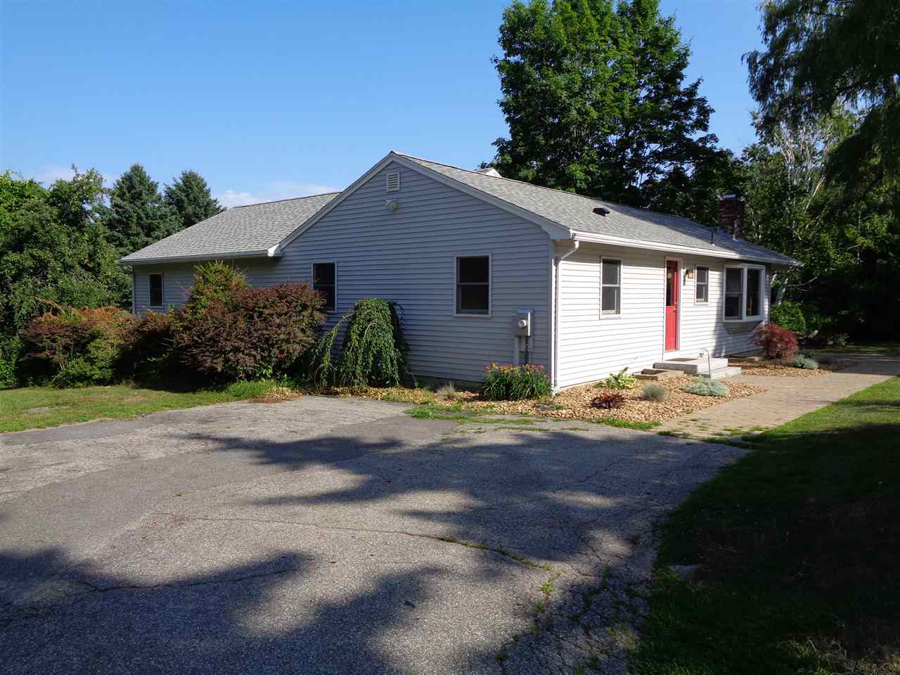 115 Adams Road Londonderry, NH 03053 - Photo 1 of 21