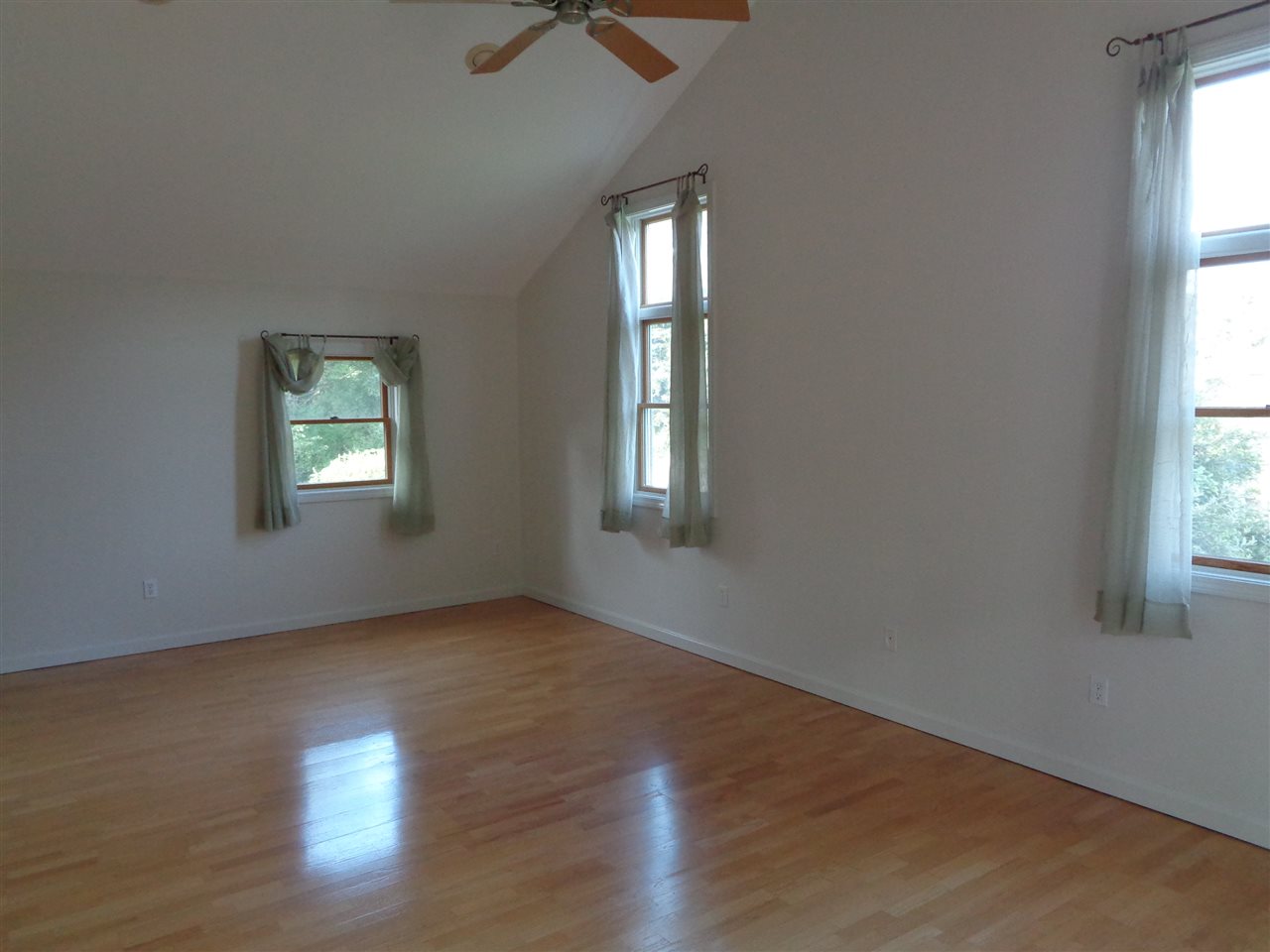 115 Adams Road Londonderry, NH 03053 - Photo 11 of 21