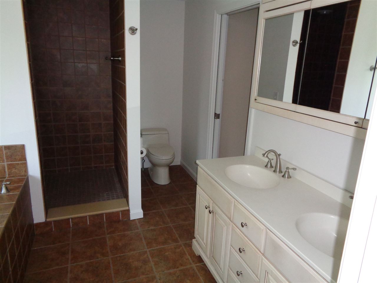 115 Adams Road Londonderry, NH 03053 - Photo 13 of 21