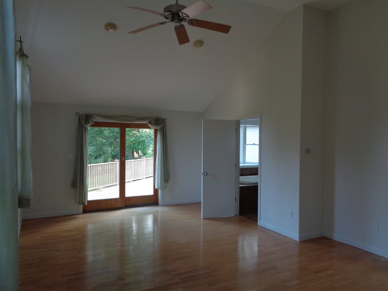 115 Adams Road Londonderry, NH 03053 - Photo 10 of 21