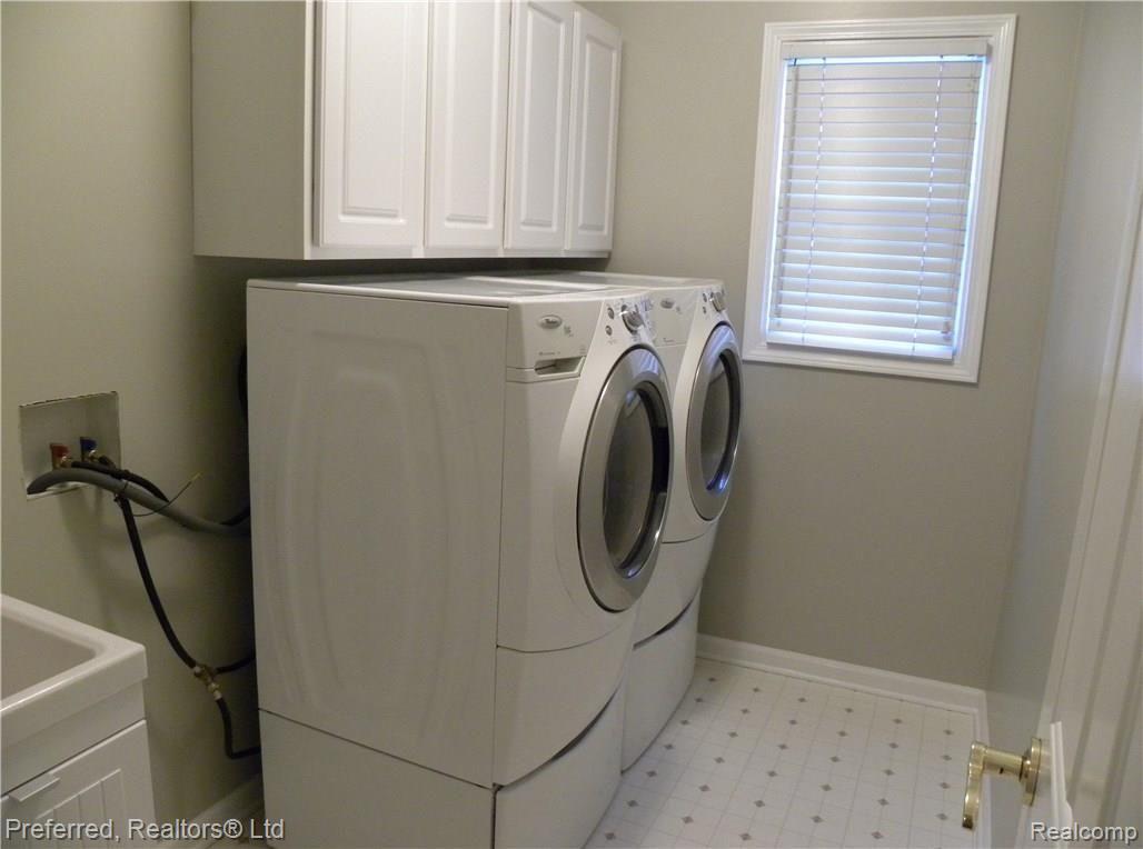 3976 May Center Road Lake Orion, MI 48360 - Photo 22 of 38 Laundry Room