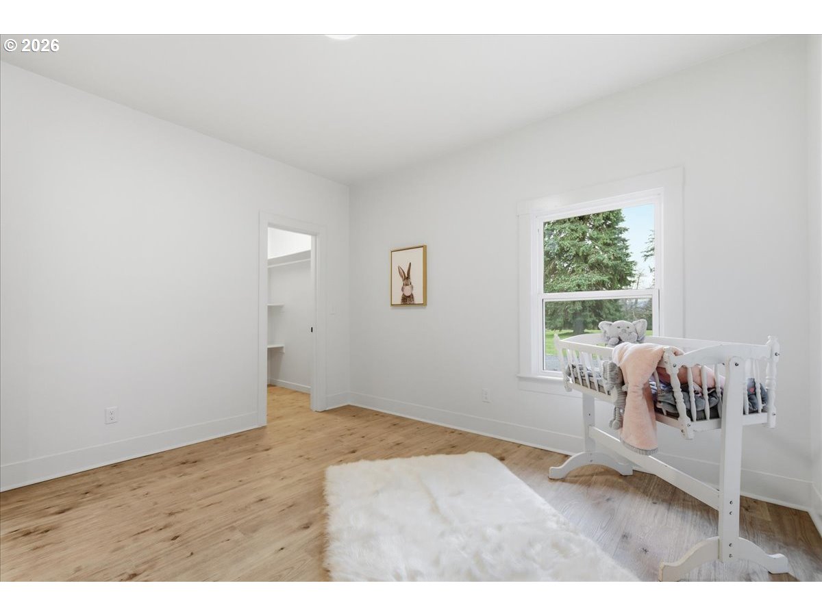 1313 Hining Road Winlock, WA 98596 - Photo 22 of 46 a bedroom with a bed and window