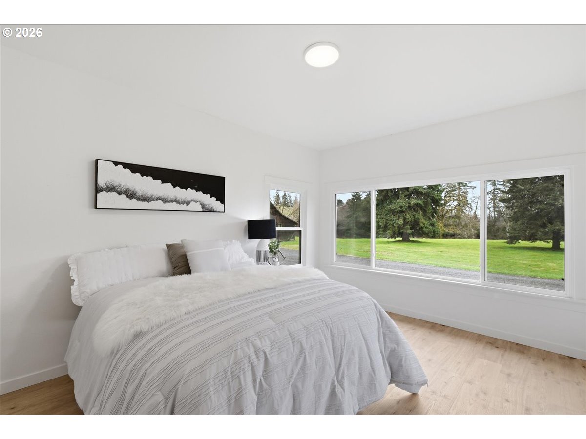 1313 Hining Road Winlock, WA 98596 - Photo 23 of 46 a bedroom with a bed and a large window