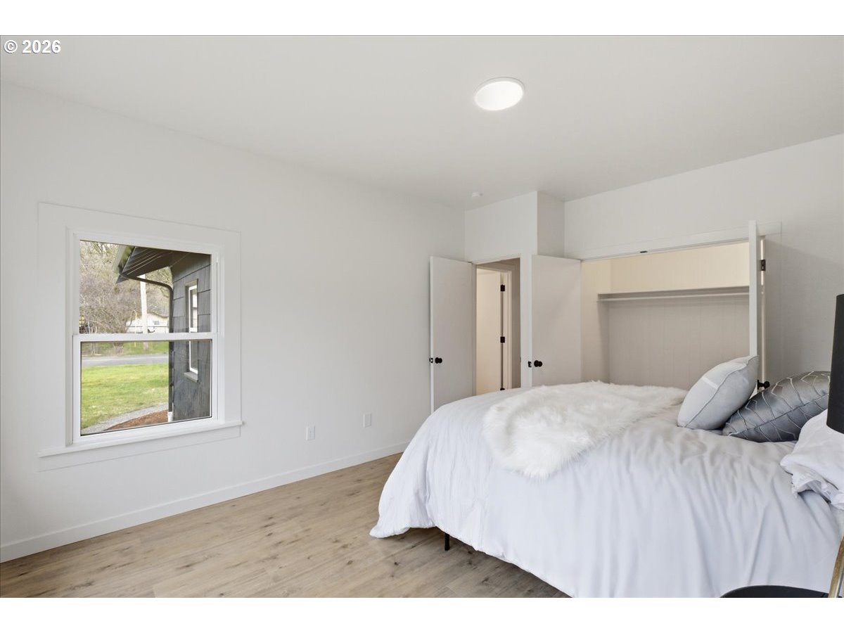 1313 Hining Road Winlock, WA 98596 - Photo 24 of 46 a bedroom with a bed and a window