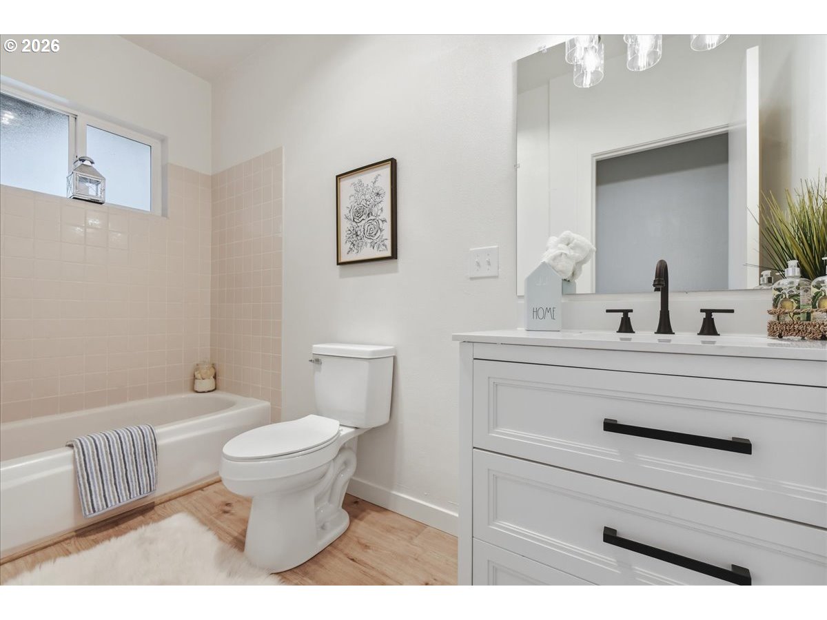 1313 Hining Road Winlock, WA 98596 - Photo 26 of 46 a bathroom with a sink toilet a mirror and shower