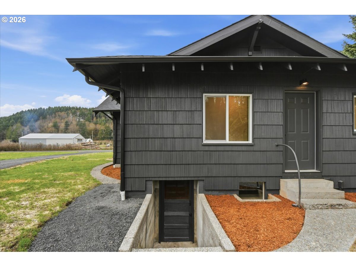 1313 Hining Road Winlock, WA 98596 - Photo 28 of 46 a house view with a garden space