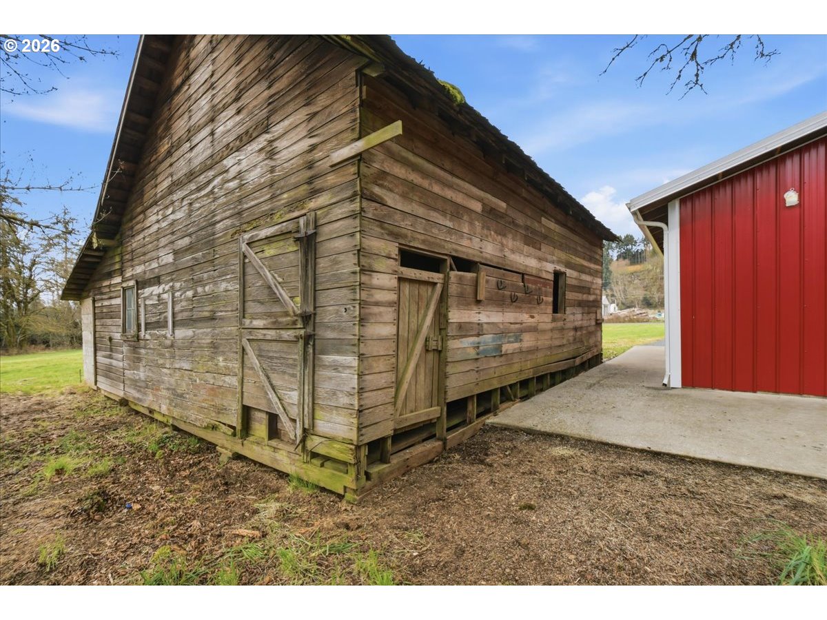 1313 Hining Road Winlock, WA 98596 - Photo 38 of 46 a view of a backyard