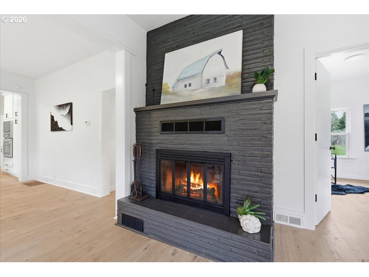 1313 Hining Road Winlock, WA 98596 - Photo 10 of 46 a living room with a fireplace