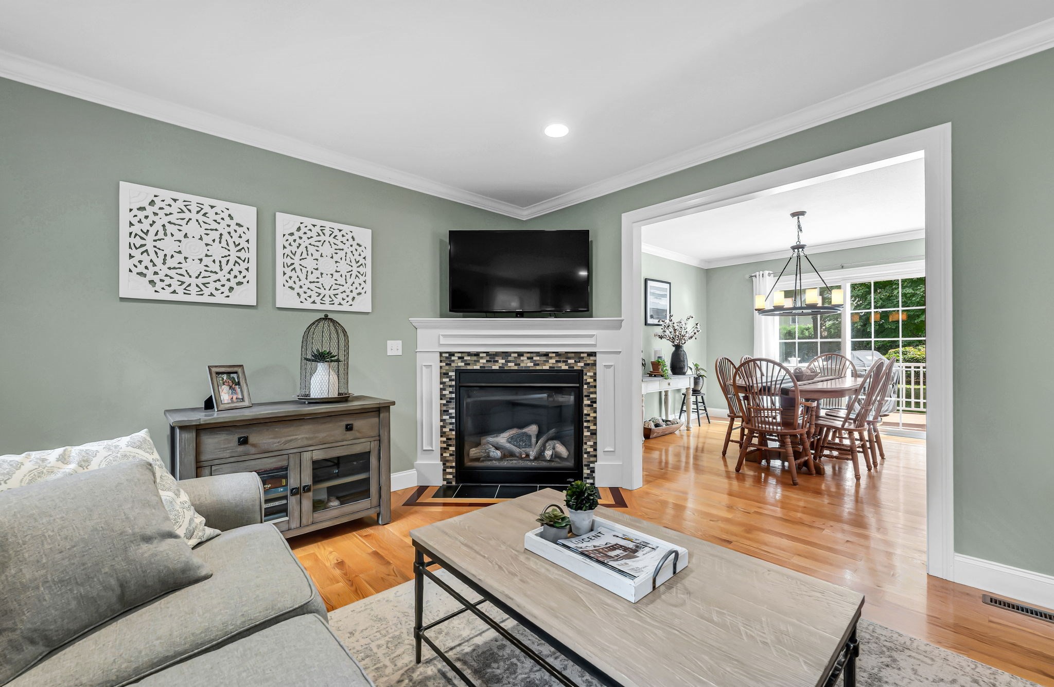 437 Porter Road East Longmeadow, MA 01028 - Photo 6 of 40 Gallery Image 6