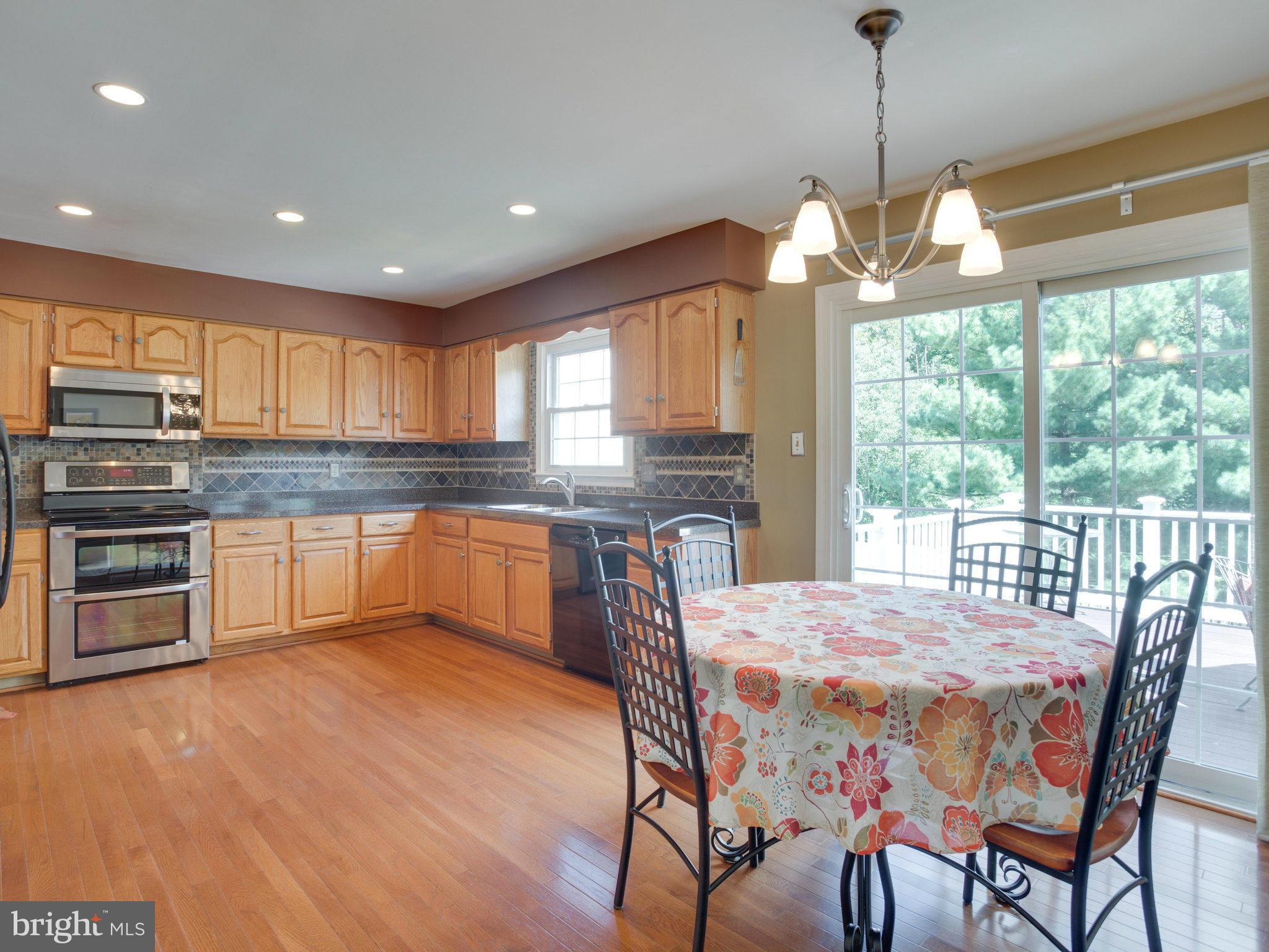 120 Environs Road Sterling, VA 20165 - Photo 2 of 30 Eat-in Kitchen w/ Hardwood Floors