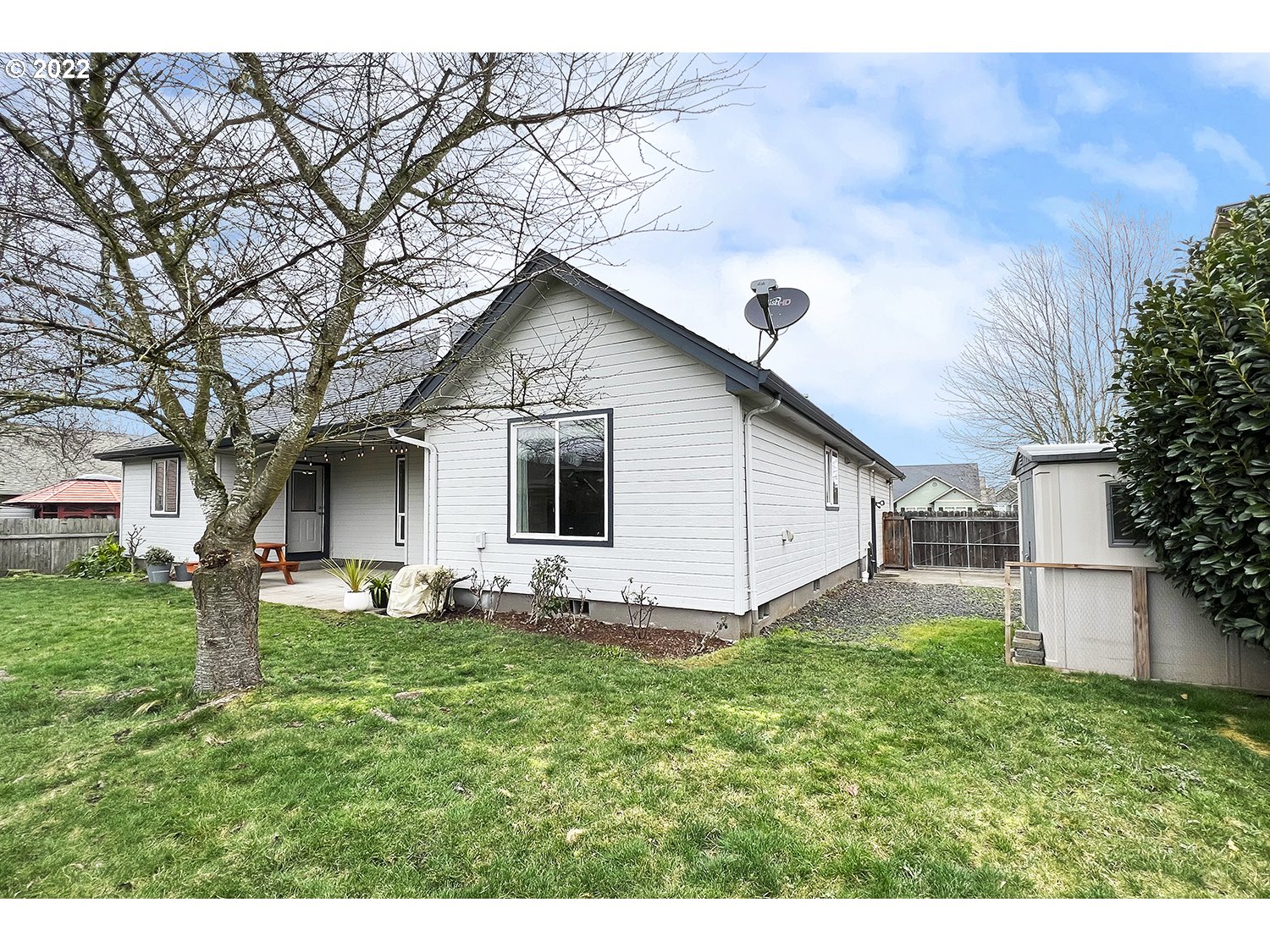 829 T Street Springfield, OR 97477 - Photo 20 of 20 a backyard of a house with table and chairs