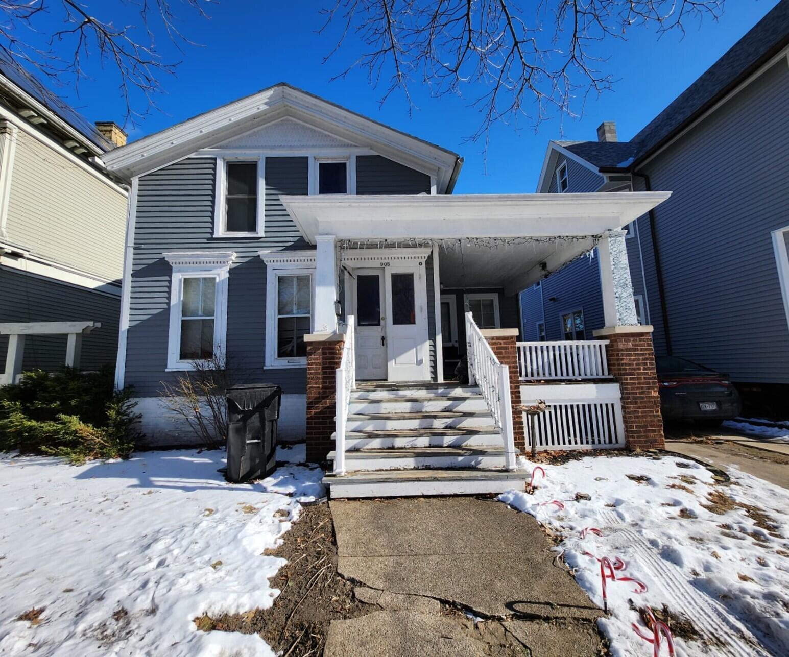 905 College Avenue Racine, WI 53403 - Photo 1 of 1 Front View